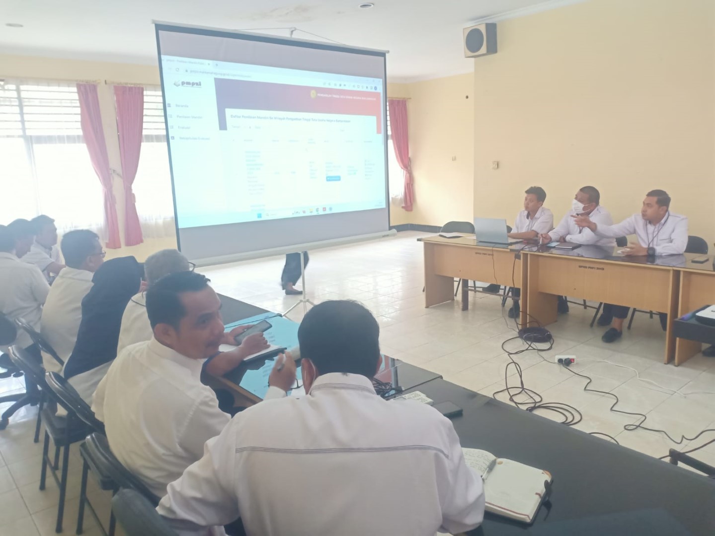 Rapat Kerja Tim Evaluator Pembangunan Zona Integritas di Wilayah Hukum PT TUN Banjarmasin